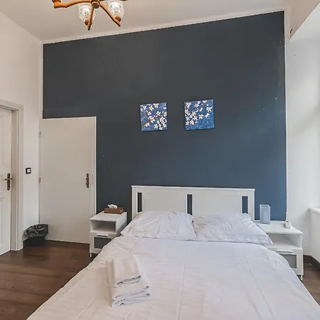 Private Room, Ac, W Kitchen 펜션 프라하