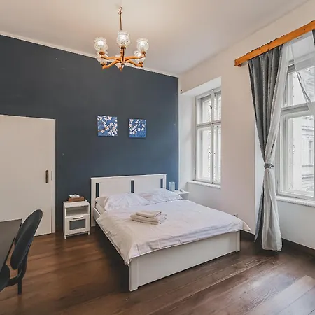 Private Room, Ac, W Kitchen 프라하